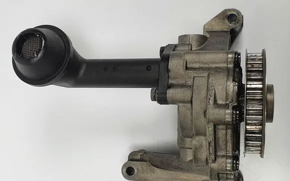 Volkswagen Golf VI Oil pump 03L115105B