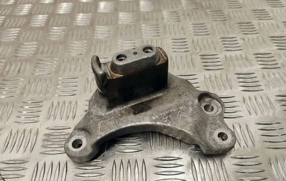 Peugeot 308 Gearbox mounting bracket 9673773080