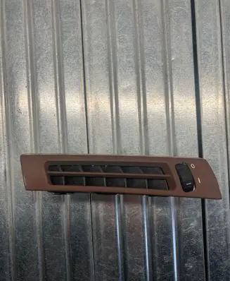 Rear air vent grill