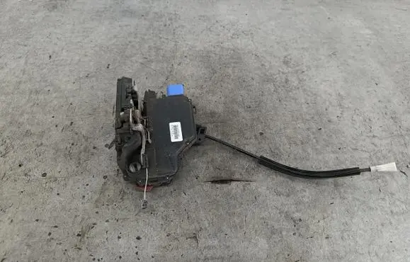 Skoda Fabia Mk2 (5J) Front door lock 3B1837015AR