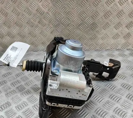 Volvo XC40 Brake booster 32384487