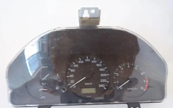 Mazda 626 Speedometer (instrument cluster) ge6wd
