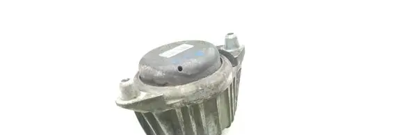 Mercedes-Benz C W204 Engine mount bracket A2042400317