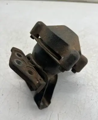 Mitsubishi Grandis Engine mount bracket