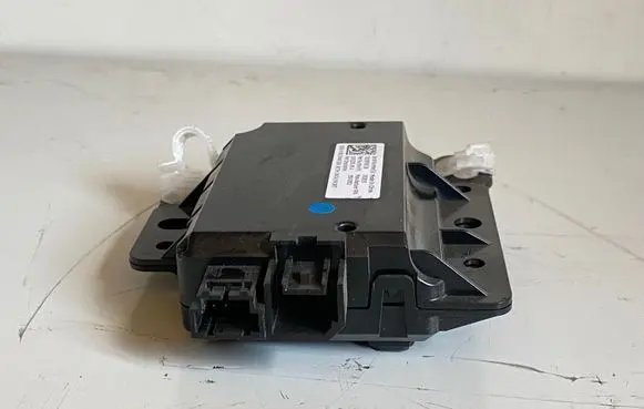 Tesla Model 3 USB control unit 109329500A 1093295