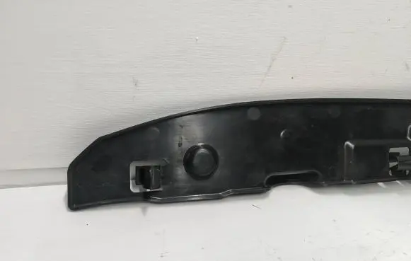 Volkswagen Jetta VI Fender end trim 5C6821111