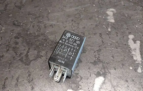 Volkswagen PASSAT B5.5 Other relay 3A0927181 175 61233005