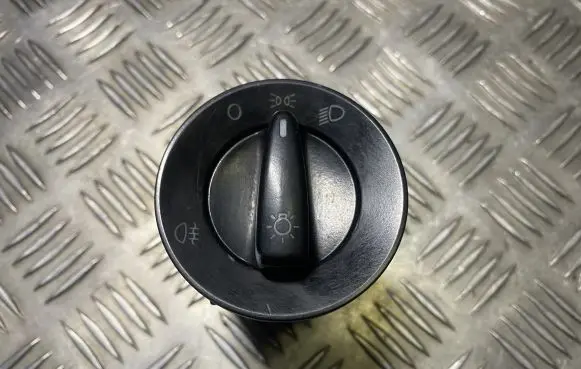 Volkswagen Golf IV Light switch 3B0941531B 04052002 B1BK2481L