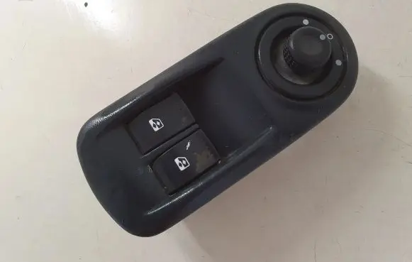 Opel Vivaro Electric window control switch 9116523 8200011867
