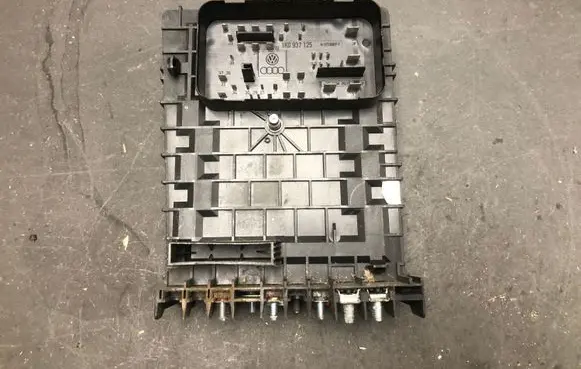 Audi A3 S3 A3 Sportback 8P Fuse module 1K0937125
