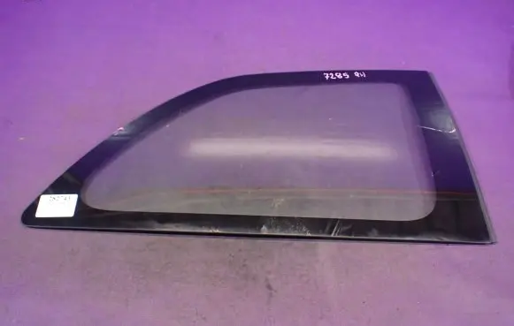 Toyota Yaris Rear side window
