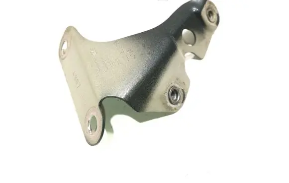 Audi Q7 4L Fender mounting bracket 4L0821136