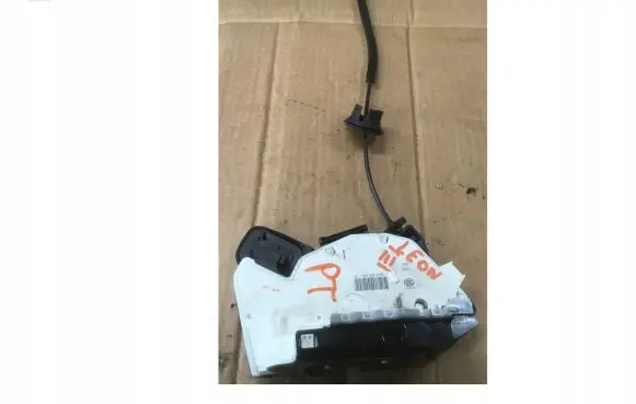 Seat Leon (5F) Rear door lock
