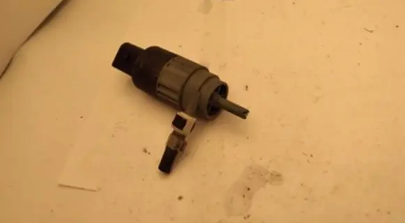 Nissan Qashqai Headlight washer pump 9641553880 9641553930