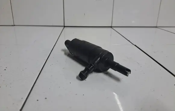 Volkswagen PASSAT B5.5 Headlight washer pump 1J0955681 001006