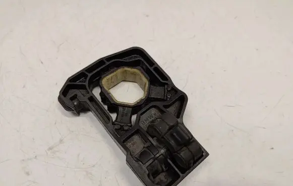 Radiator mount bracket