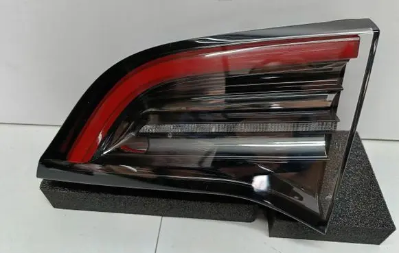 Tesla Model 3 Tailgate rear/tail lights 1502089-00-B