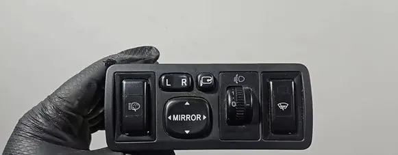 Toyota Avensis T250 Wing mirror switch 183575