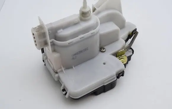 Volkswagen Golf III Rear door lock 1H4839015G 1H0862153B