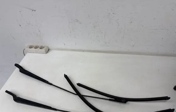 Citroen C5 Front wiper blade arm 