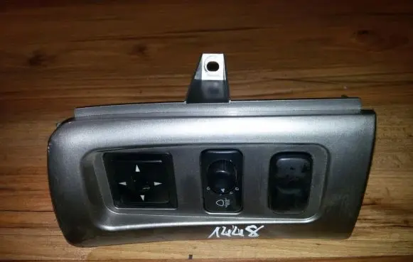 KIA Sedona Headlight level height control switch
