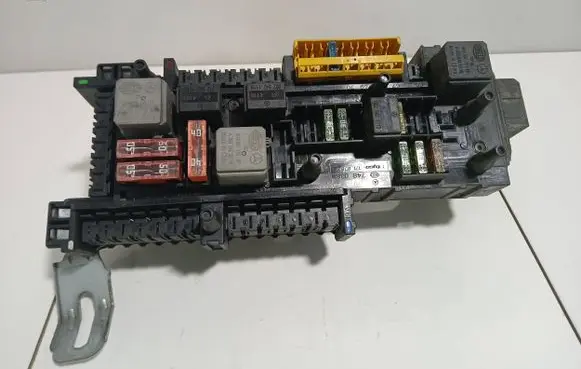 Mercedes-Benz C W204 Fuse module 017187811 KL30
