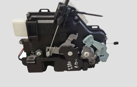 Skoda Octavia Mk2 (1Z) Front door lock 3D1837016AE