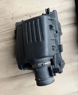 Opel Insignia A Air filter box 55560889