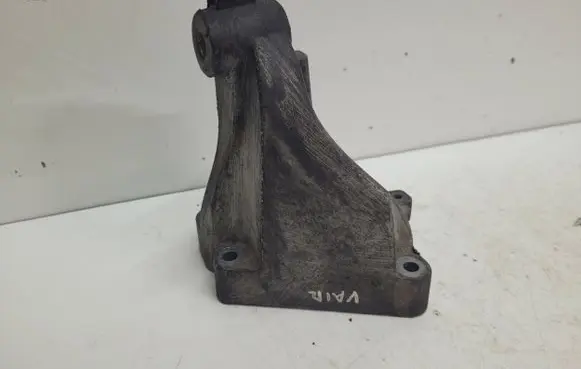 Mercedes-Benz Vito Viano W639 Engine mounting bracket A6422231904