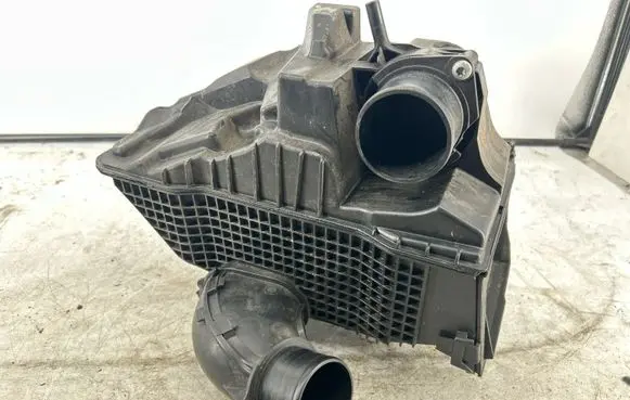 Renault Clio IV Air filter box 8201173592