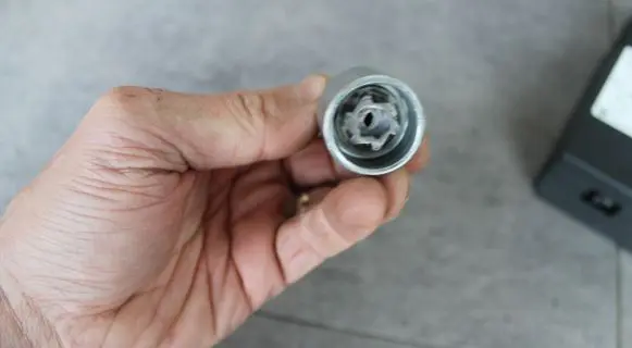 Volkswagen ID.3 Anti-theft wheel nuts and lock 