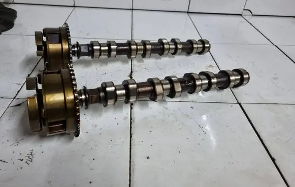 Opel Astra J Camshaft 55562231 55562222