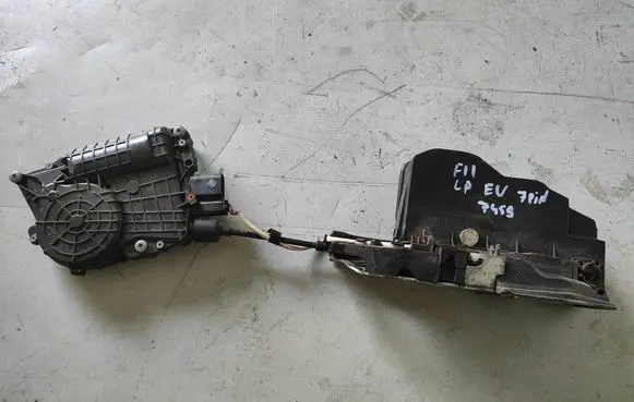BMW 5 F10 F11 Front door lock 