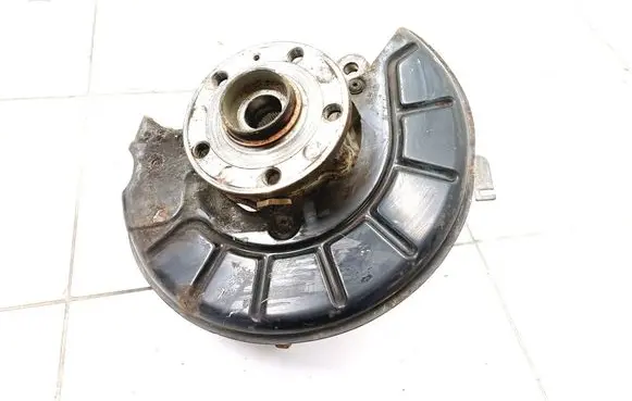 Front wheel hub