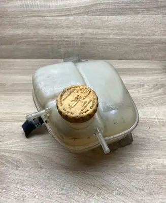Coolant expansion tank/reservoir