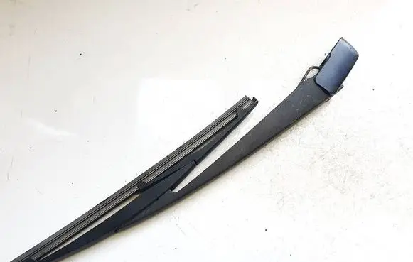Nissan Leaf I (ZE0) Rear wiper blade arm 35622