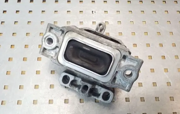 Skoda Octavia Mk2 (1Z) Engine mount bracket 1K0199262A