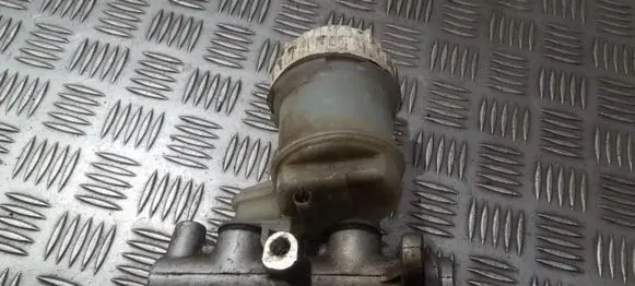 Master brake cylinder