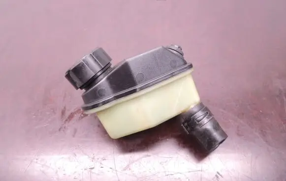 Volvo V50 Power steering fluid tank/reservoir 4N513531DC D83