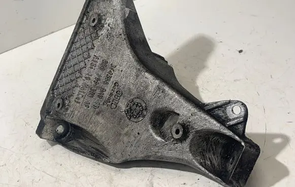 Volkswagen PASSAT B5 Engine mounting bracket 8D0199308AF 74588