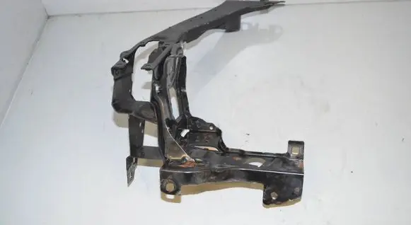 Headlight/headlamp mounting bracket