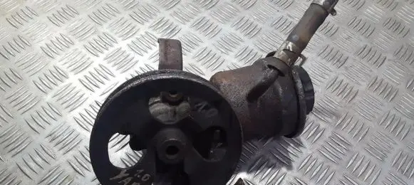 Toyota Yaris Power steering pump W9C28146