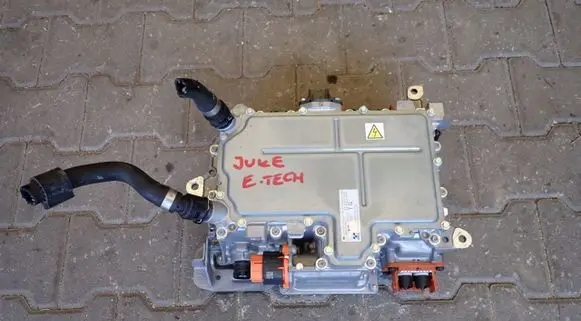 Voltage converter inverter