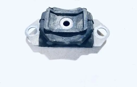 Nissan Qashqai Engine mount bracket