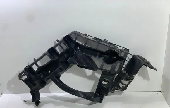 Rear bumper mounting bracket