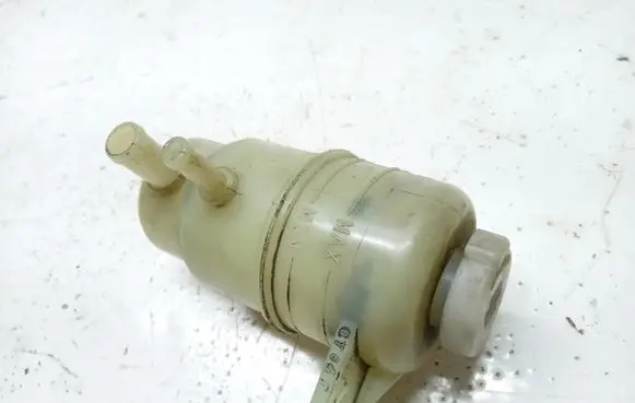 Mitsubishi Outlander Power steering fluid tank/reservoir 