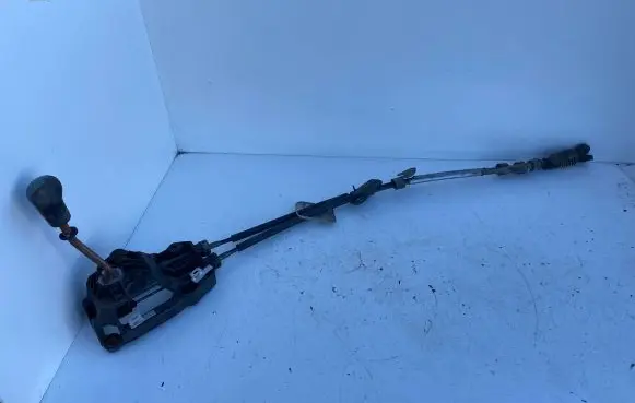 Toyota Avensis T250 Gear shifter/selector 01045