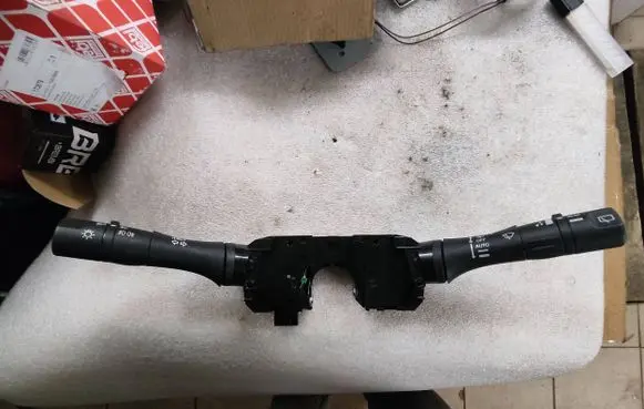 Nissan Leaf II (ZE1) Indicator stalk