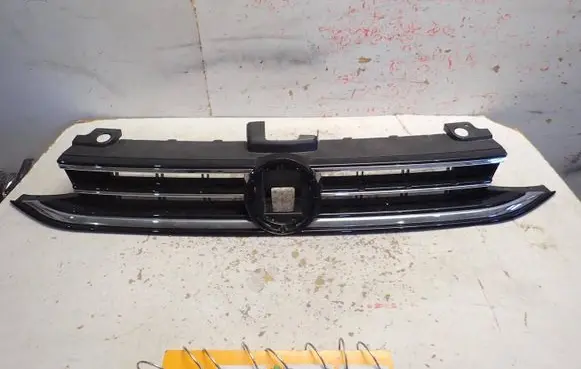 Volkswagen Golf Sportsvan Front bumper upper radiator grill 510853653H