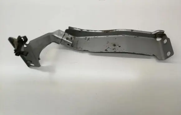 Audi A4 S4 B8 8K Fender mounting bracket 8K0821136A